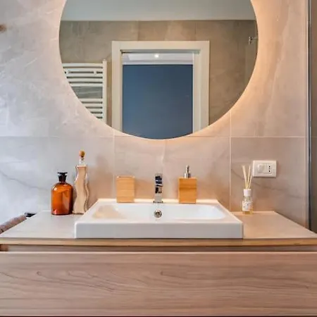 Before Making A Request Read My Profil Host At Bottom Of Page #luxury In Milan# Apartman Milánó